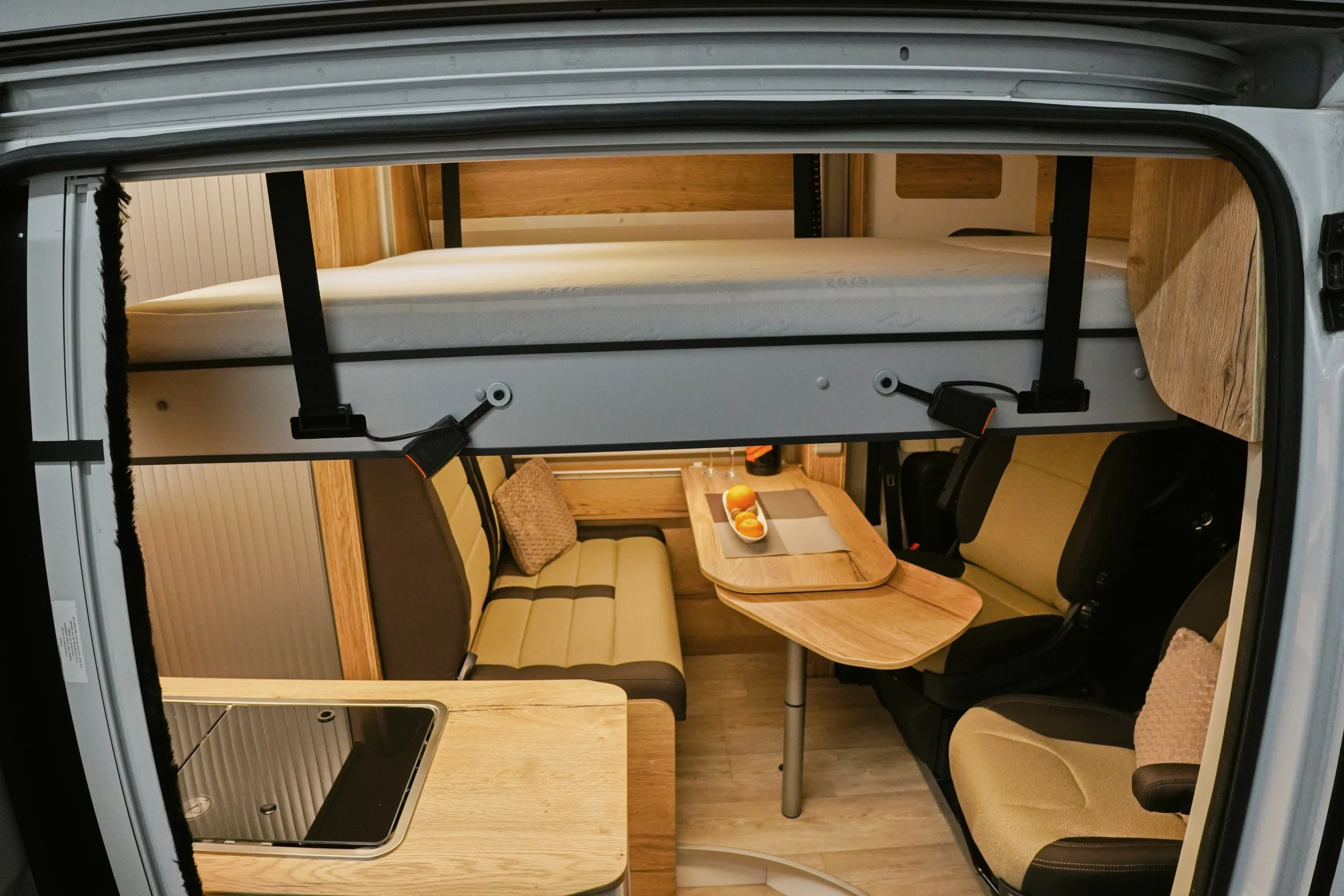 detail_jvm_camper_obytná_dodávka