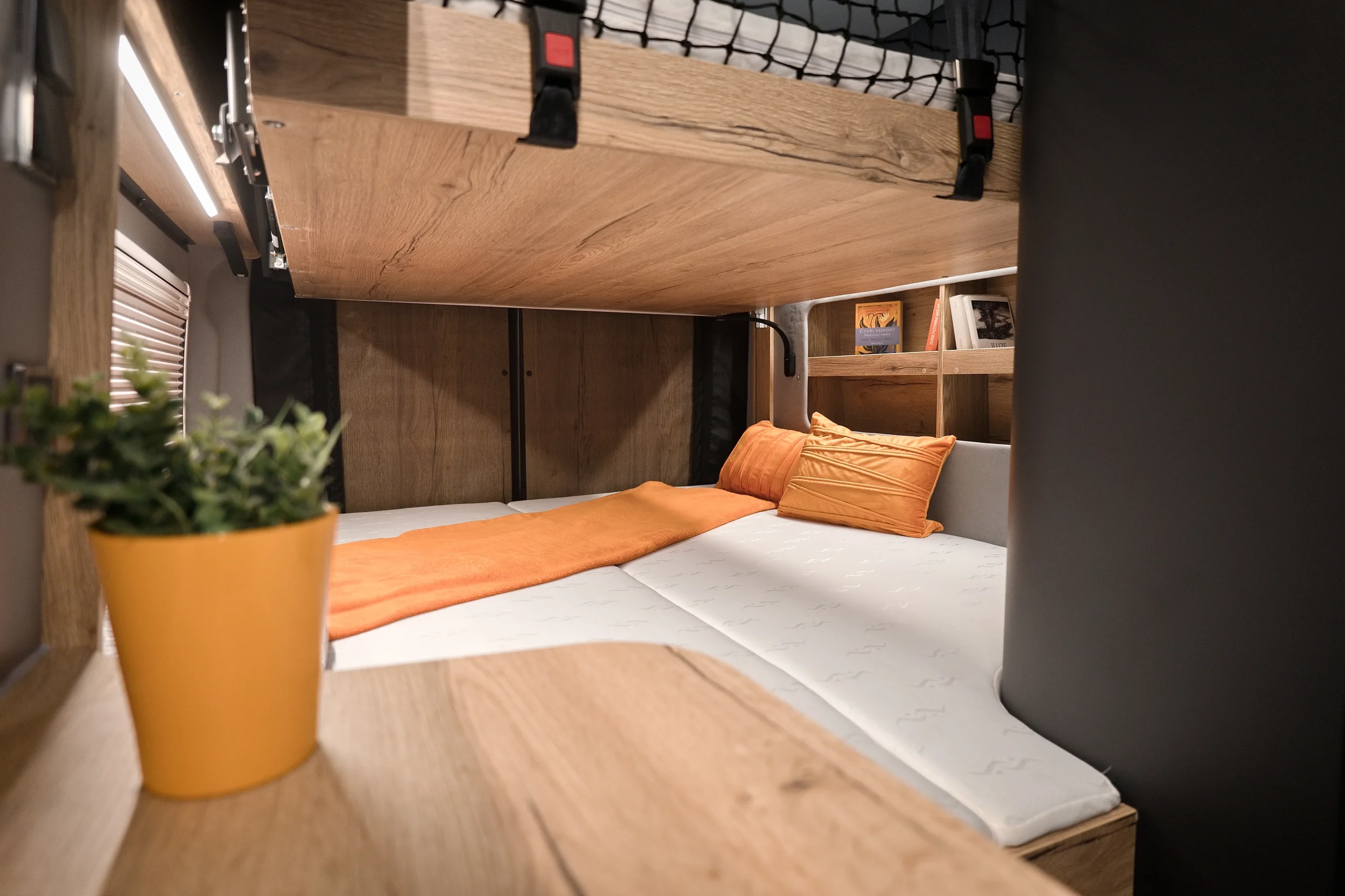 detail_jvm_camper_obytná_dodávka